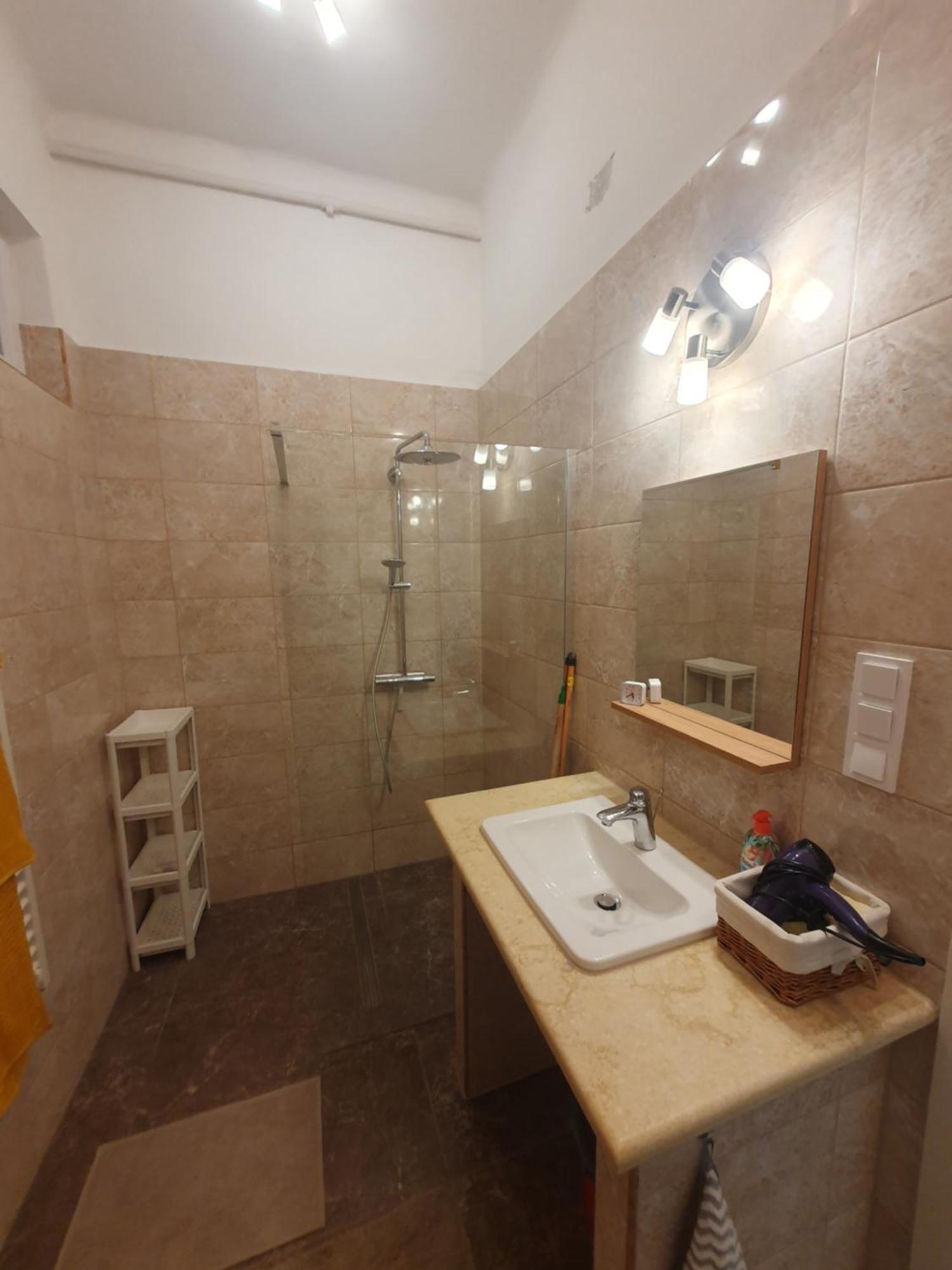 Serena Near Boulvard With Ac Budapest Ngoại thất bức ảnh